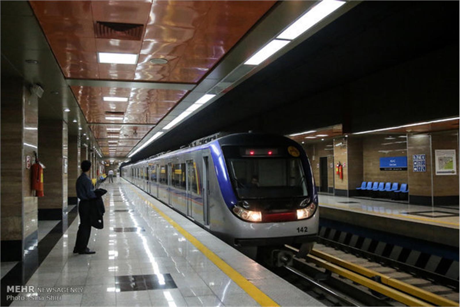 ساخت «ریل سوم مترو» و «لوله‌های آلومینیومی نیروگاه‌ها» برای اولین بار در ایران توسط بنیاد مستضعفان