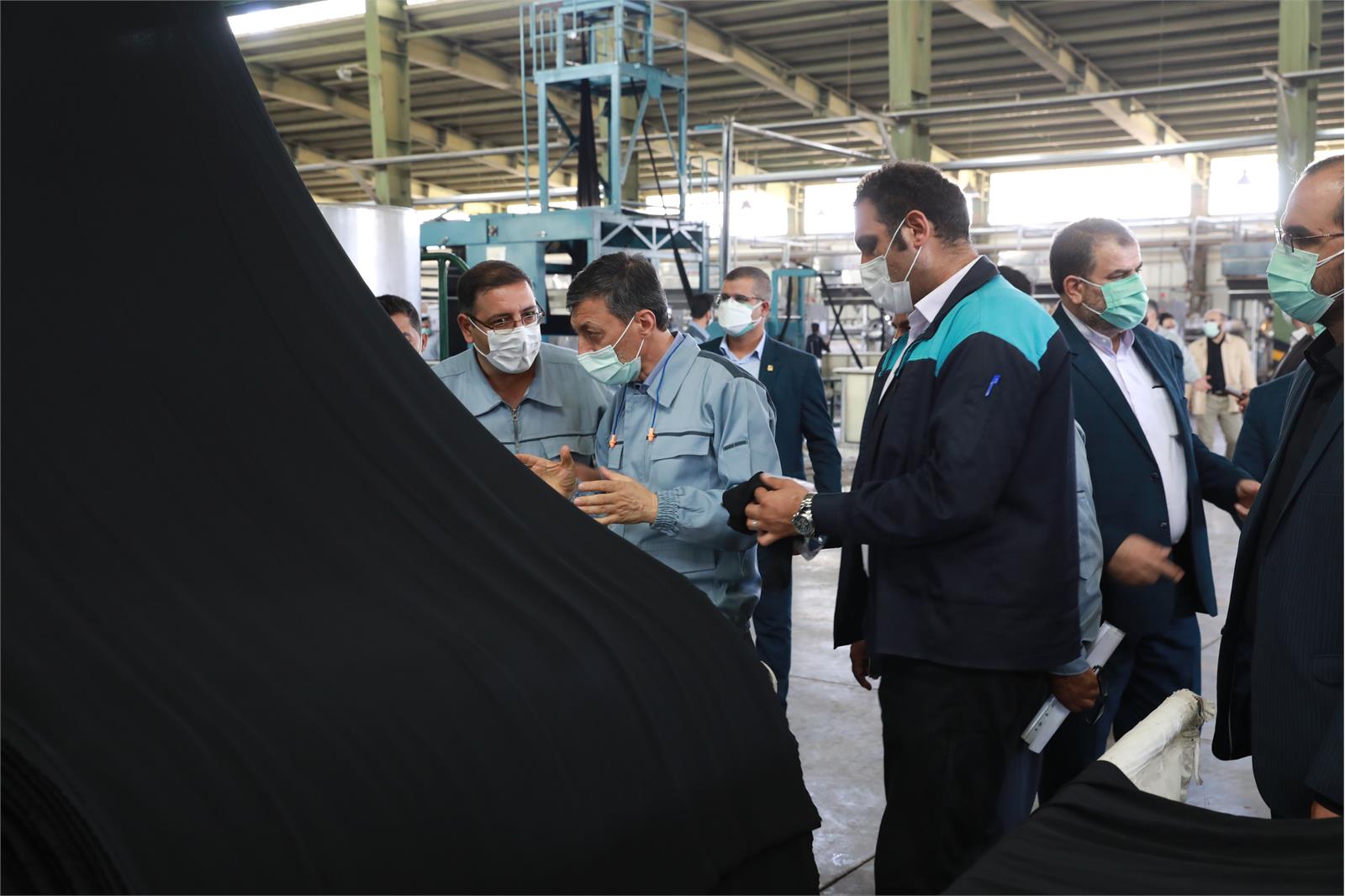 خیز بنیاد مستضعفان برای تولید ۲۶ میلیون متر چادر مشکی/ خروج آرام خارجی‌ها از بازار چادر مشکی ایران
